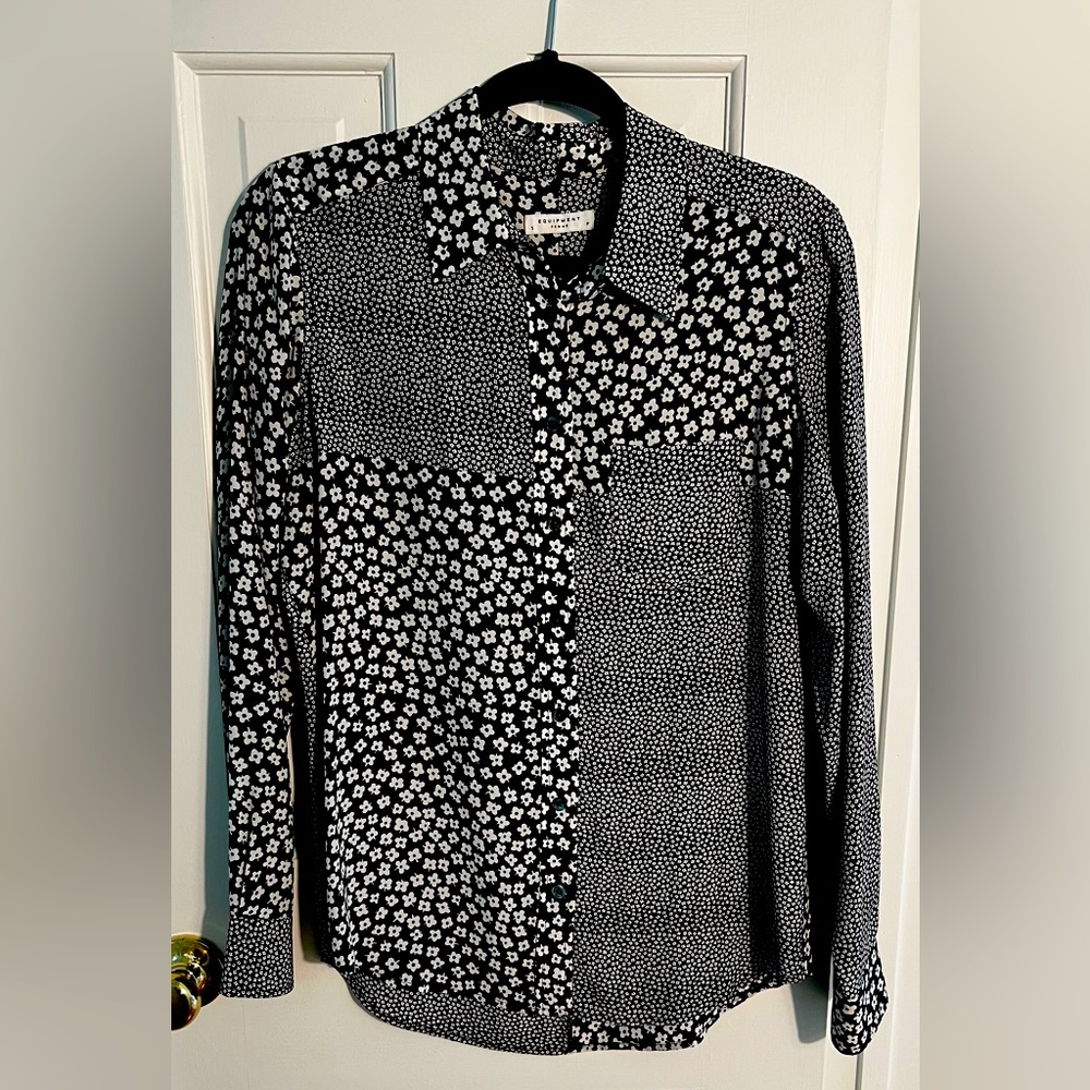 EQUIPMENT long sleeve silk blouse.